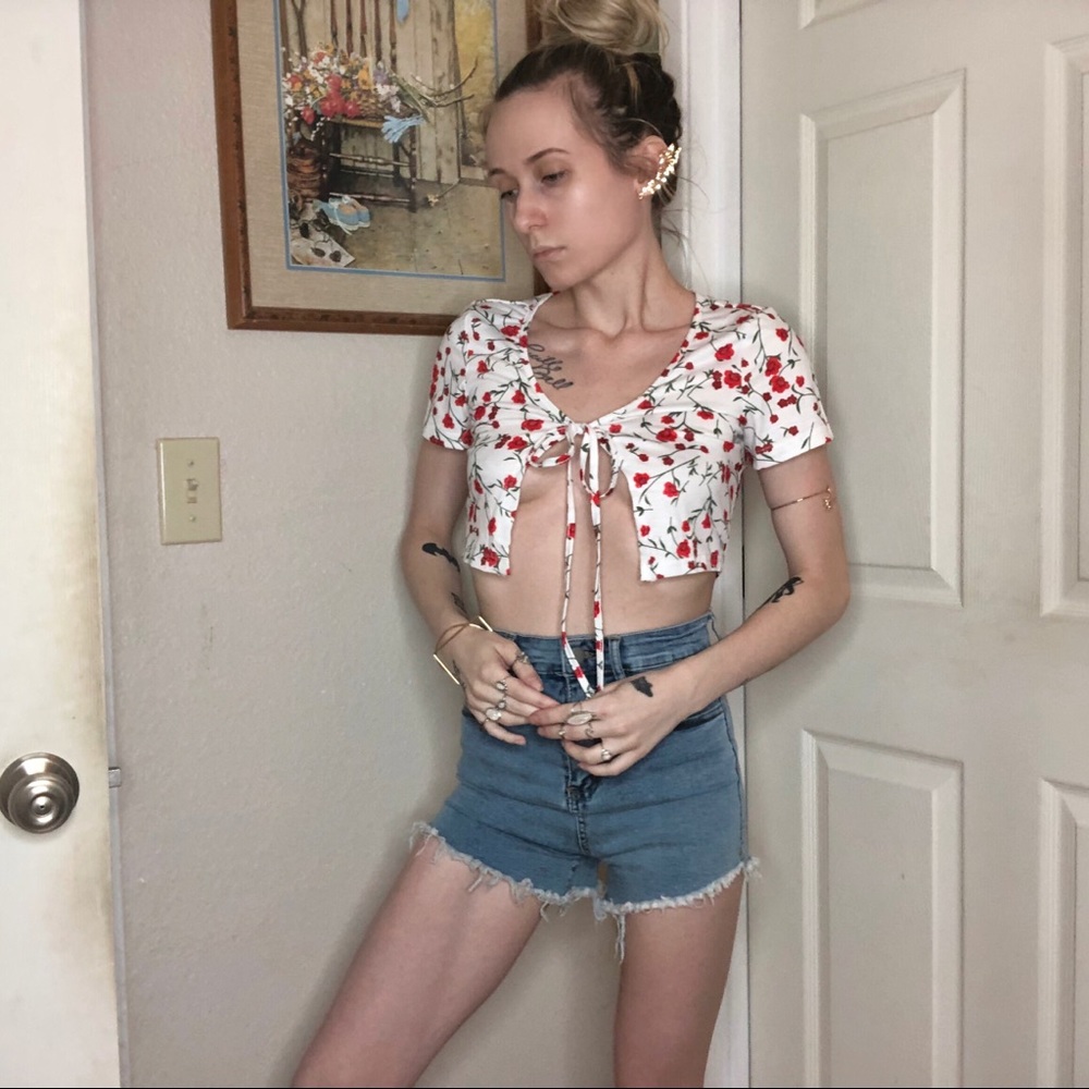 🌸NEW Tie Crop Top - Picture 3 of 8